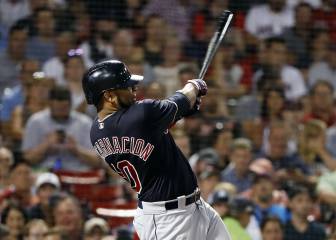 Indians envían a Edwin Encarnación a los Mariners