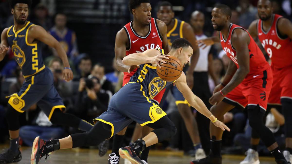 Stephen Curry en partido contra Raptors