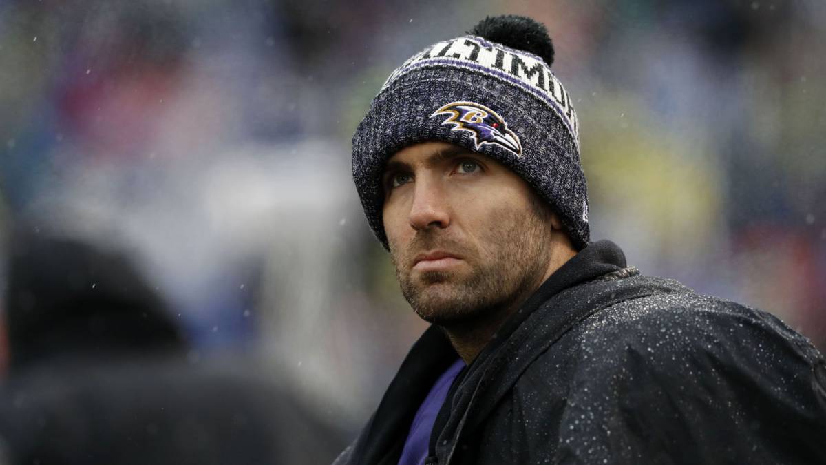 Joe Flacco en la banca de Baltimore