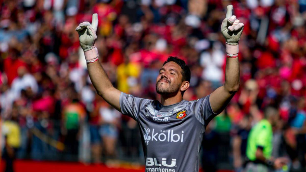 El portero de Herediano podría despedirse del fútbol tico con un título con Herediano, ya que todo parece indica que podría llegar a Pachuca para enero.