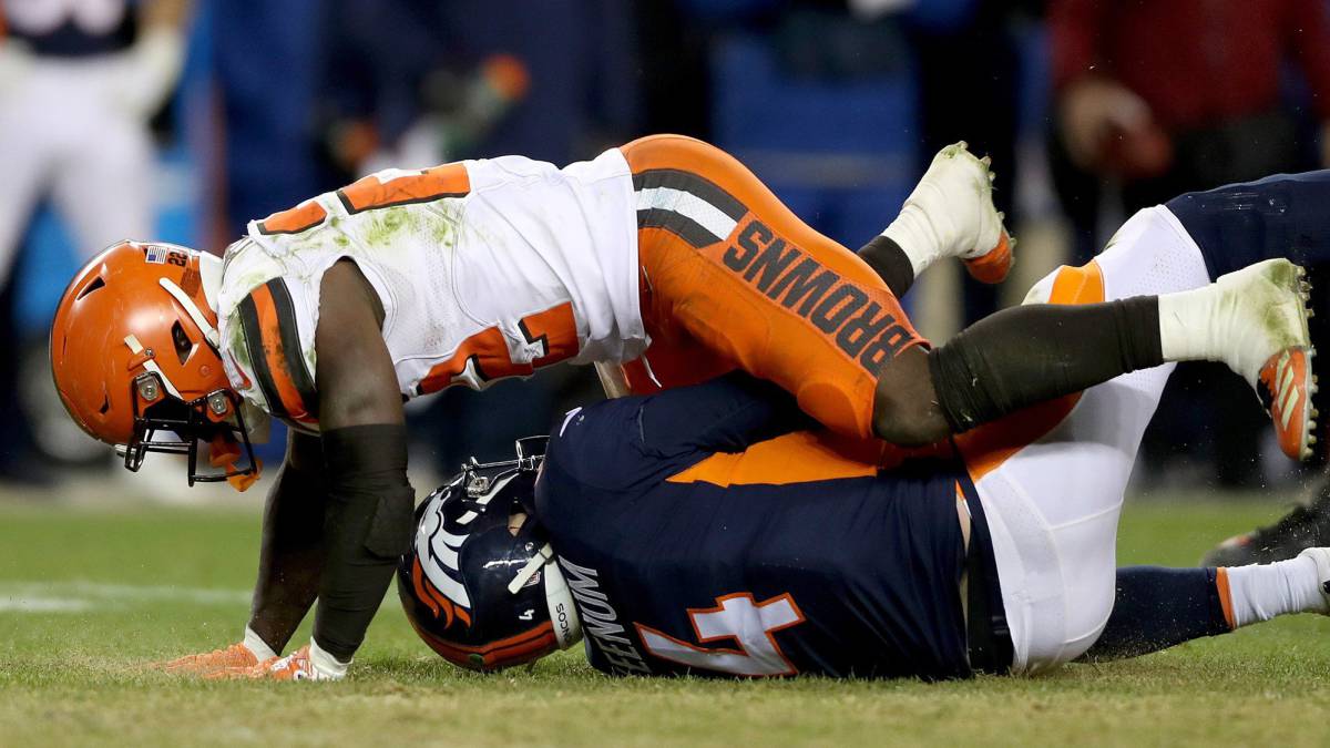 Case Keenum es tackleado