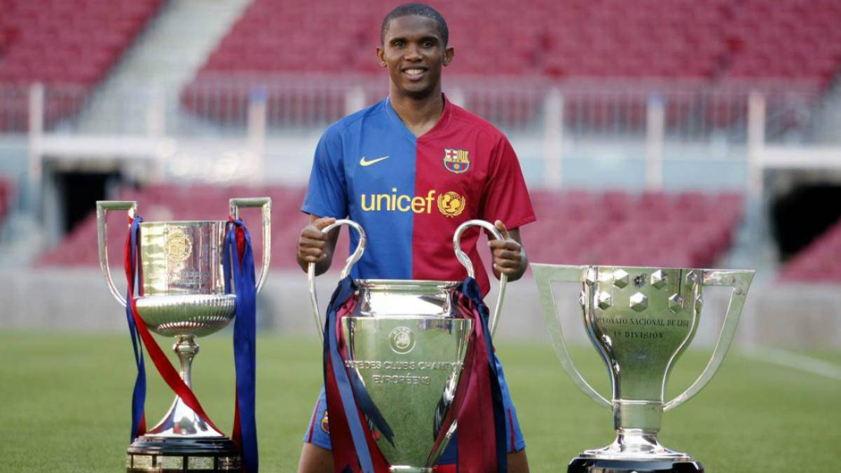 Recordamos la trayectoria del delantero camerunés, quien tuvo sus mejores años con el conjunto blaugrana. A sus 37 años de edad juega en una liga exótica