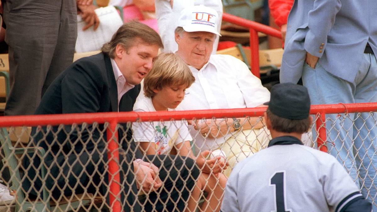 Donald Trump en estadio de baseball