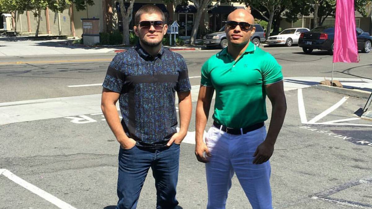 Manager de Khabib: "Mayweather no tiene los hue... para la MMA"