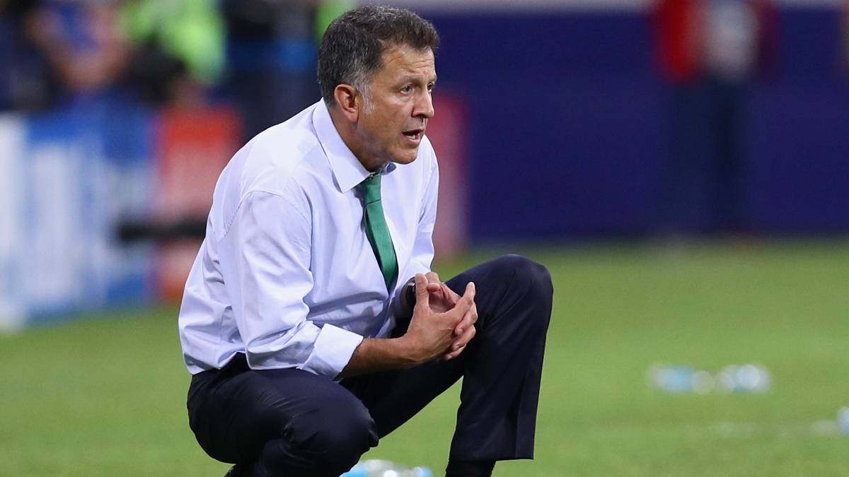 uan Carlos Osorio, head coach of Mexico looks on during the FIFA Confederations Cup Russia 2017 Semi-Final between Germany and Mexico at Fisht Olympic Stadium on June 29, 2017 in Sochi, Russia.