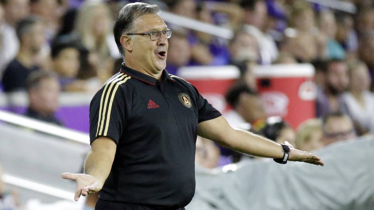 Atlanta United head coach Gerardo Martino makes a plea to his players during the second half of an MLS soccer match against Orlando City,