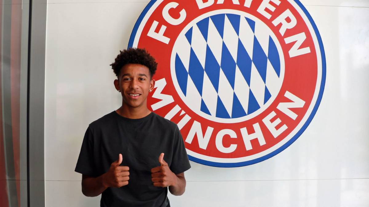 Chris Richards, promesa del fútbol de USA, fue comprado de forma oficial por el equipo bávaro después de estar 6 meses a préstamo con el Bayern.