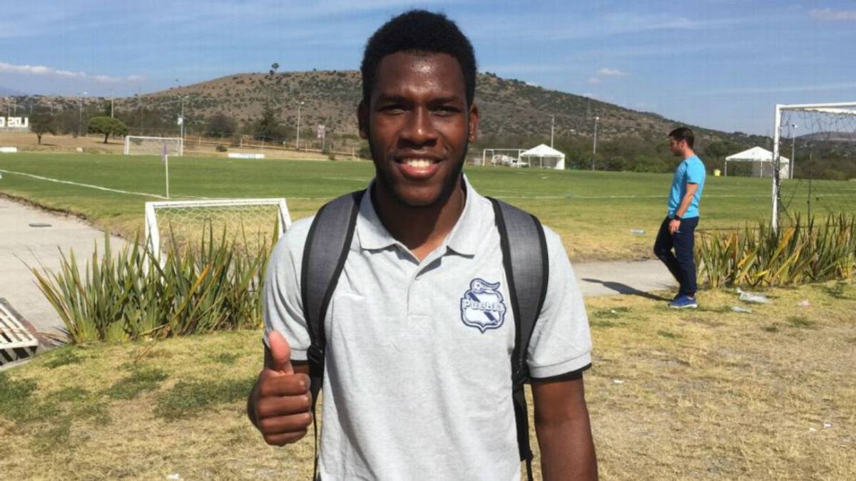 Yohannes Mitchum the young player who hopes to reach his dream of becoming a professional football player with Puebla FC in the Mexican League
