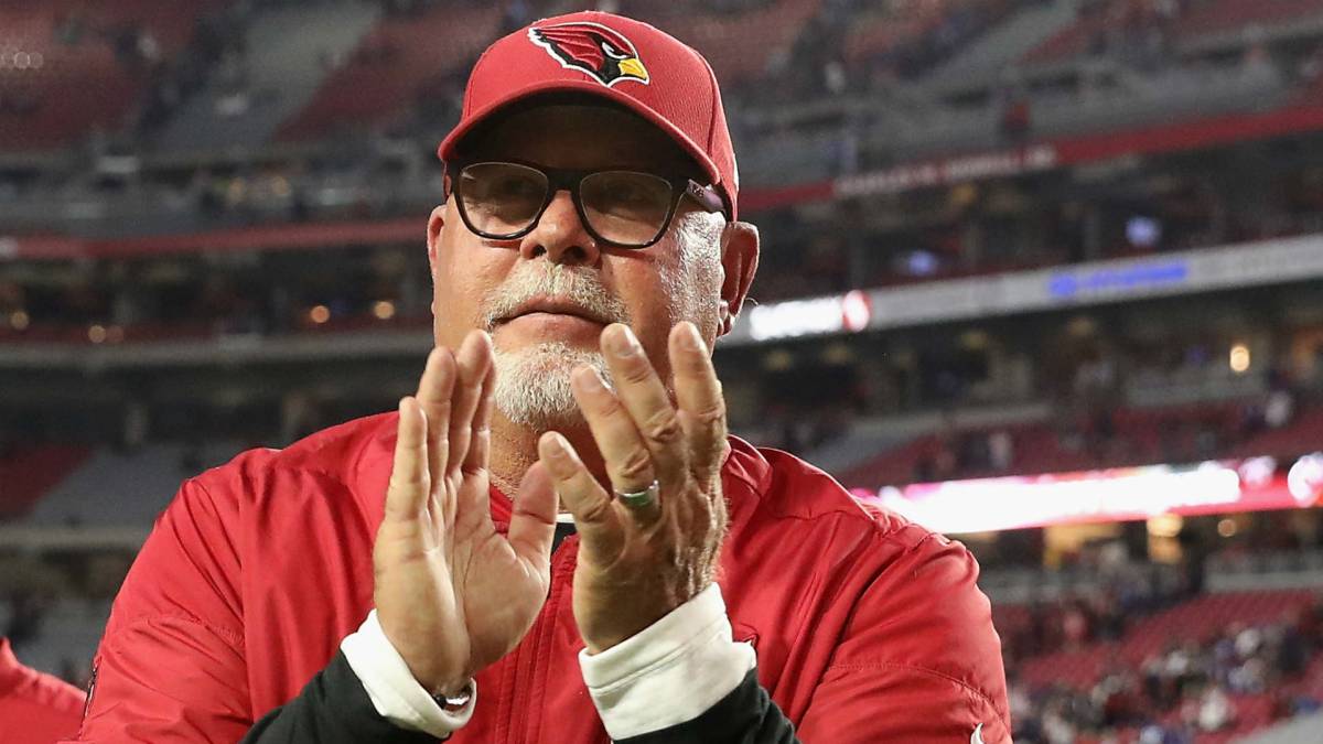 Bruce Arians en partido de Cardinals
