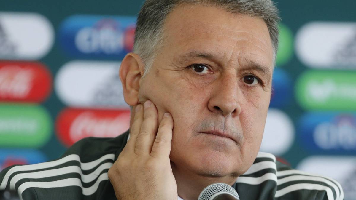 Gerardo "Tata" Martino poses with a training jacket of the Mexican national football team during his presentation as new coach of the squad