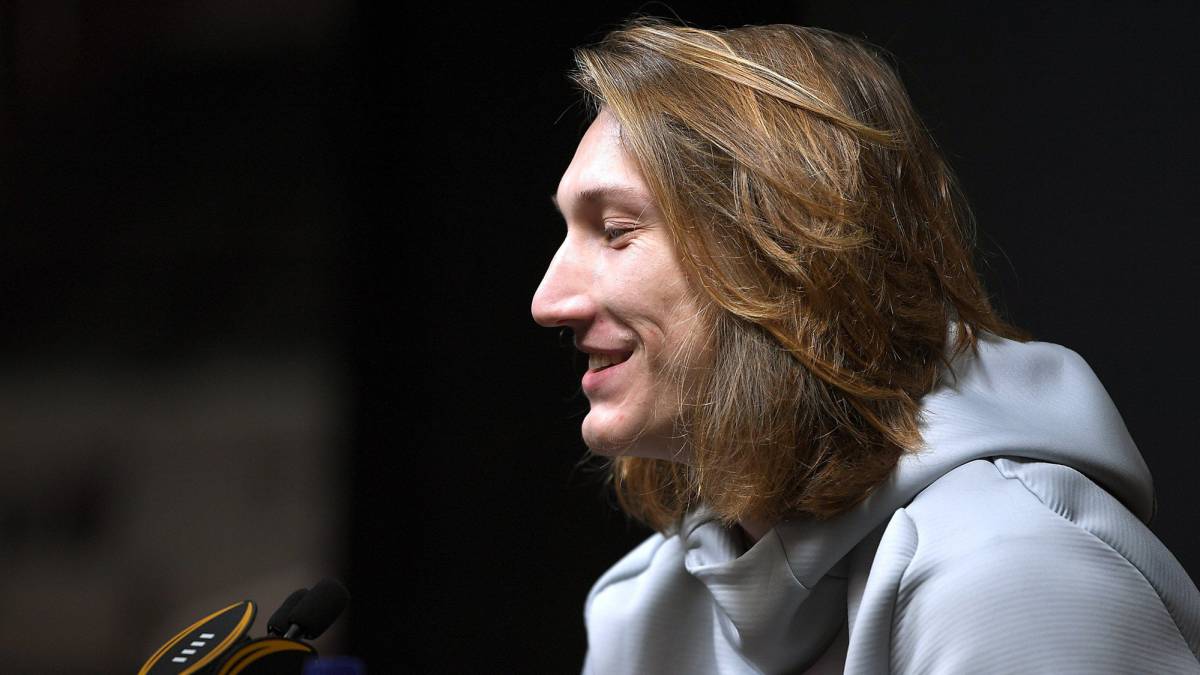 Trevor Lawrence en conferencia de prensa