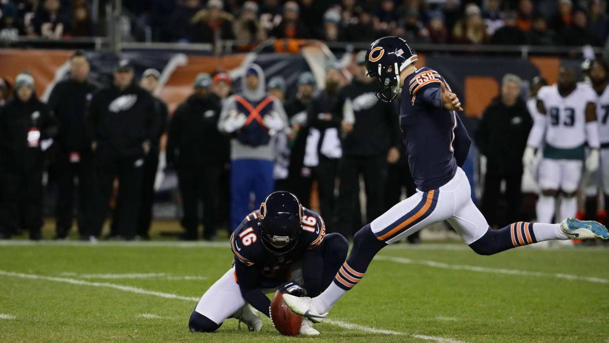 Cody Parkey con un intento de gol de campo
