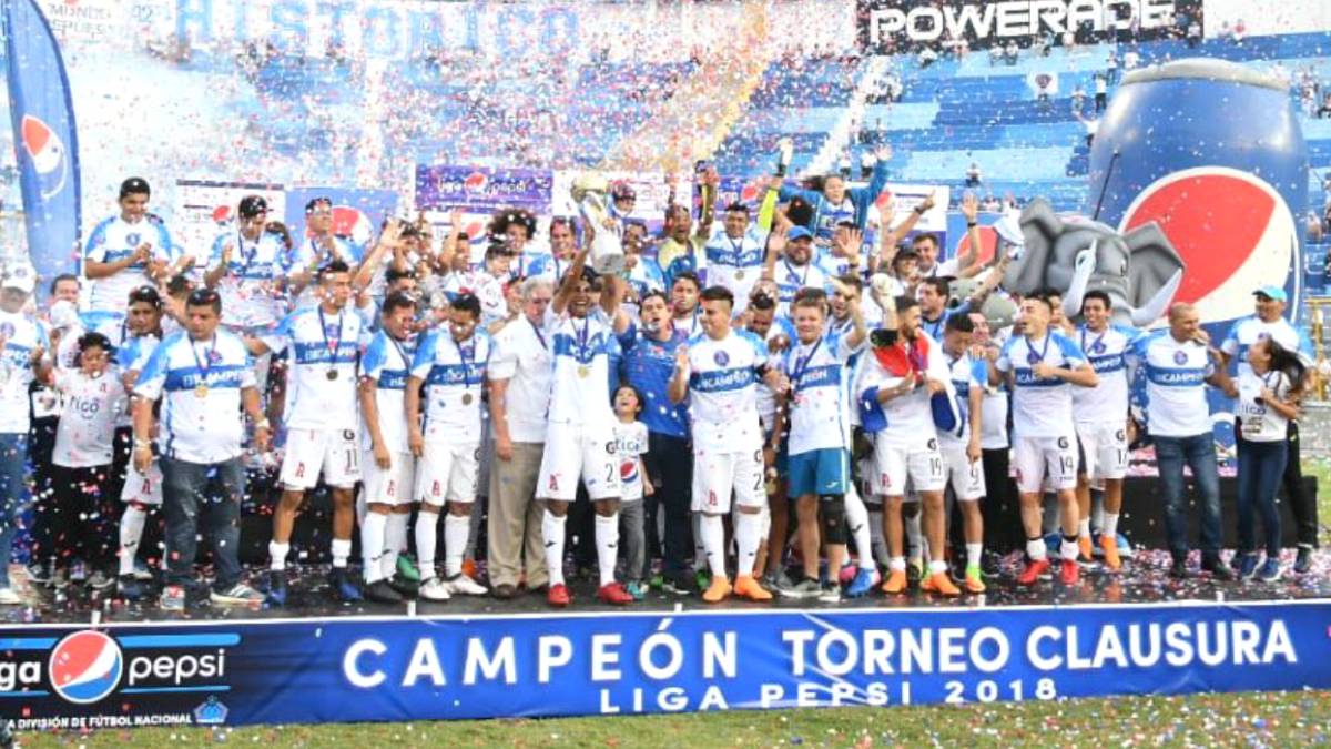 El equipo salvadoreño recibió una distinción por parte del histórico club de la Serie A de Italia. Alianza FC ha puesto por lo alto al fútbol de El Salvador