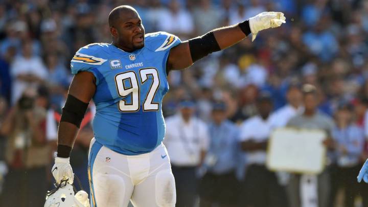 Brandon Mebane en partido de Chargers
