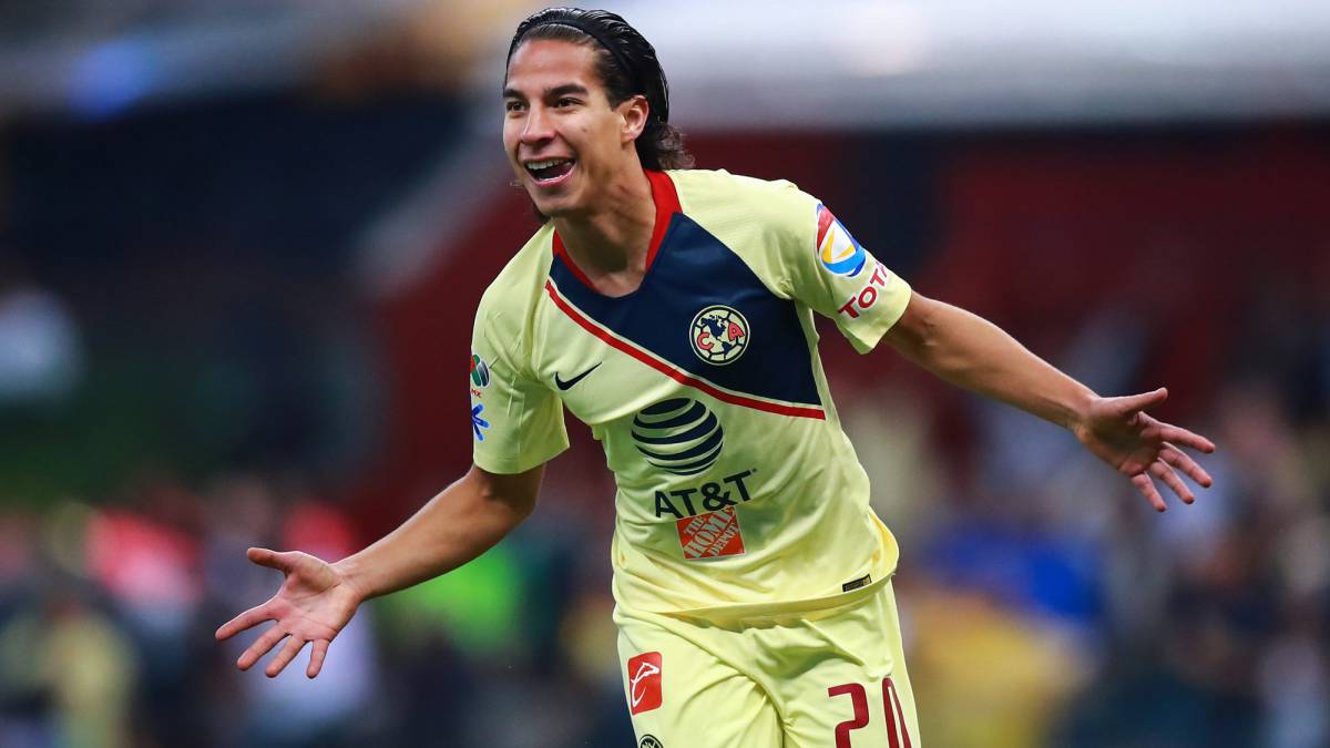 Diego Lainez celebrando tras anotar el quinto gol para el América en la semifinal contra Pumas