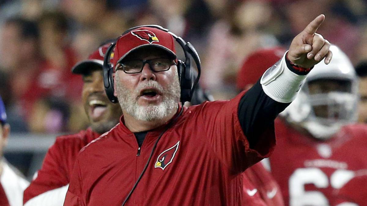 Bruce Arians en partido de Cardinals