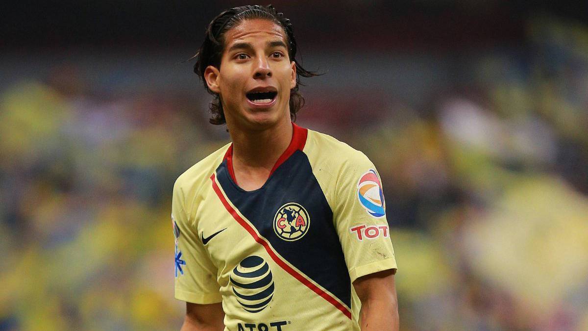 Diego Laínez se muestra sorprendido con la camiseta del América
