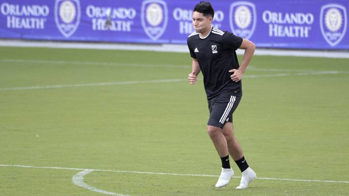 Sergio Rivas tests an injury on the field during a training session at the professional soccer MLS Player Combine Monday, Jan. 7, 2019, in Orlando, Fla.