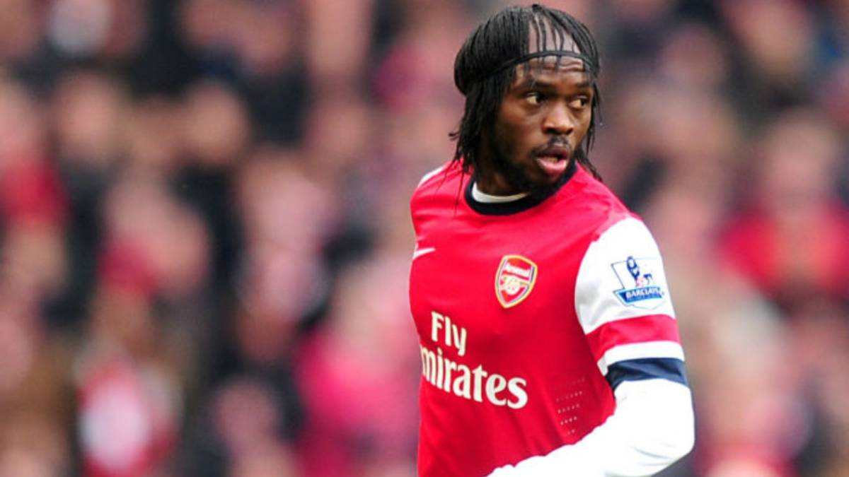 Recordamos la trayectoria del delantero africano, quien logró llegar a equipos de talla internacional como el Arsenal de Inglaterra y la Roma de Italia