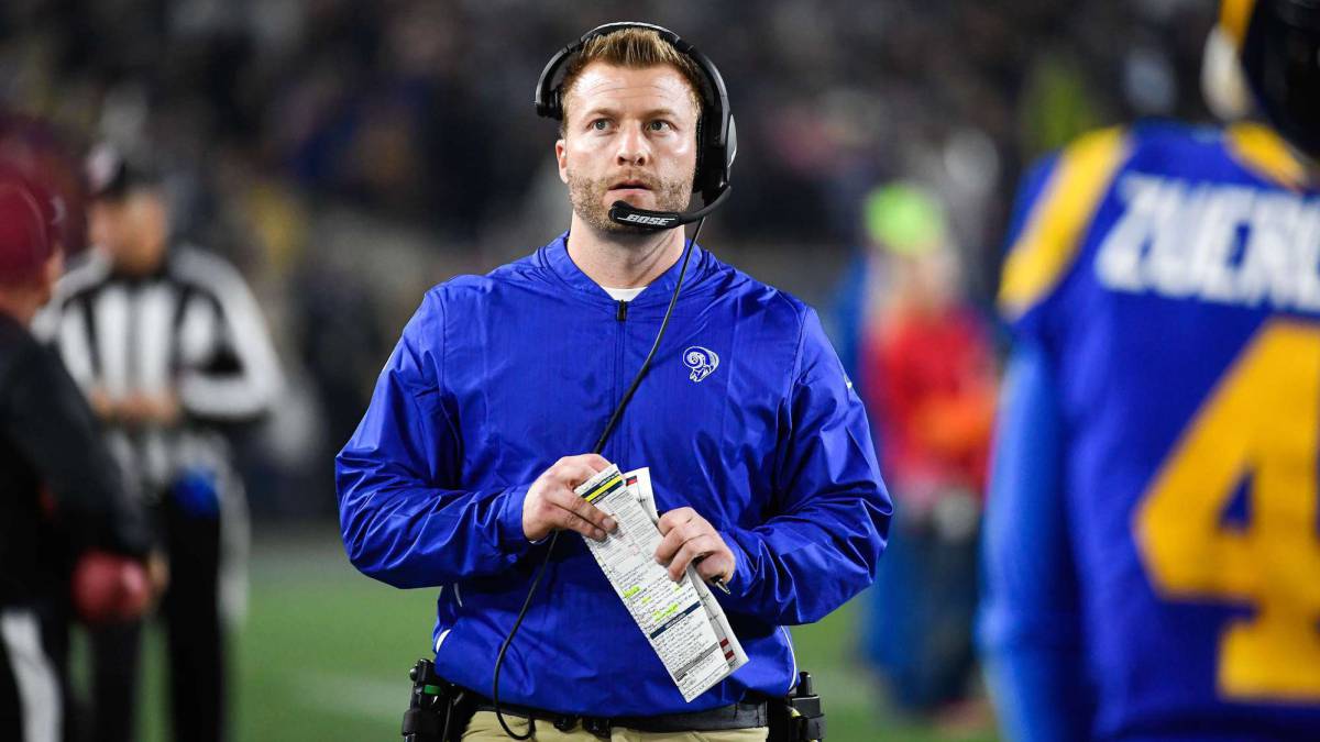 Sean McVay en partido de playoffs de los Rams