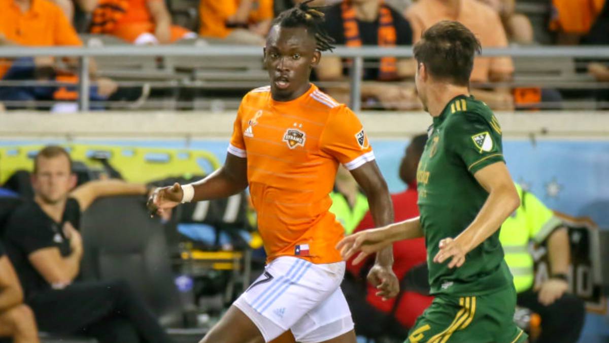 El delantero catracho del Houston Dynamo de la MLS aseguró que su representante está moviendo las piezas, pero tampoco descarta quedarse en USA