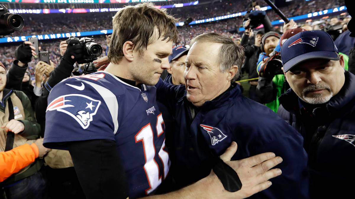Tom Brady y Bill Belichick en partido de playoffs de Patriots