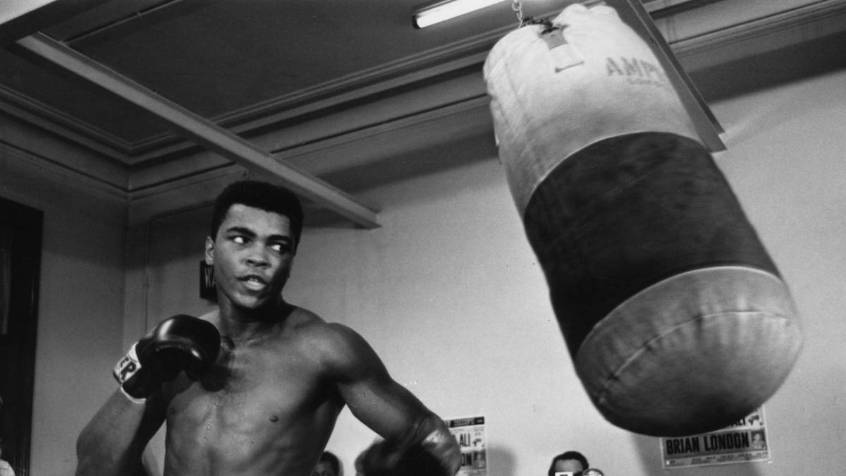 El alcalde de Louisville anunció que el Aeropuerto internacional la ciudad cambiará de nombre para homenajear a uno de los mejores boxeadores de la historia.