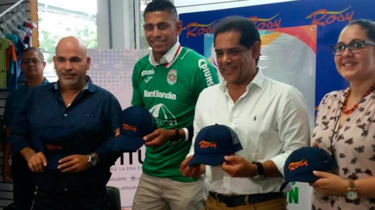 Carlo Costly se convierte en jugador del Marathón
