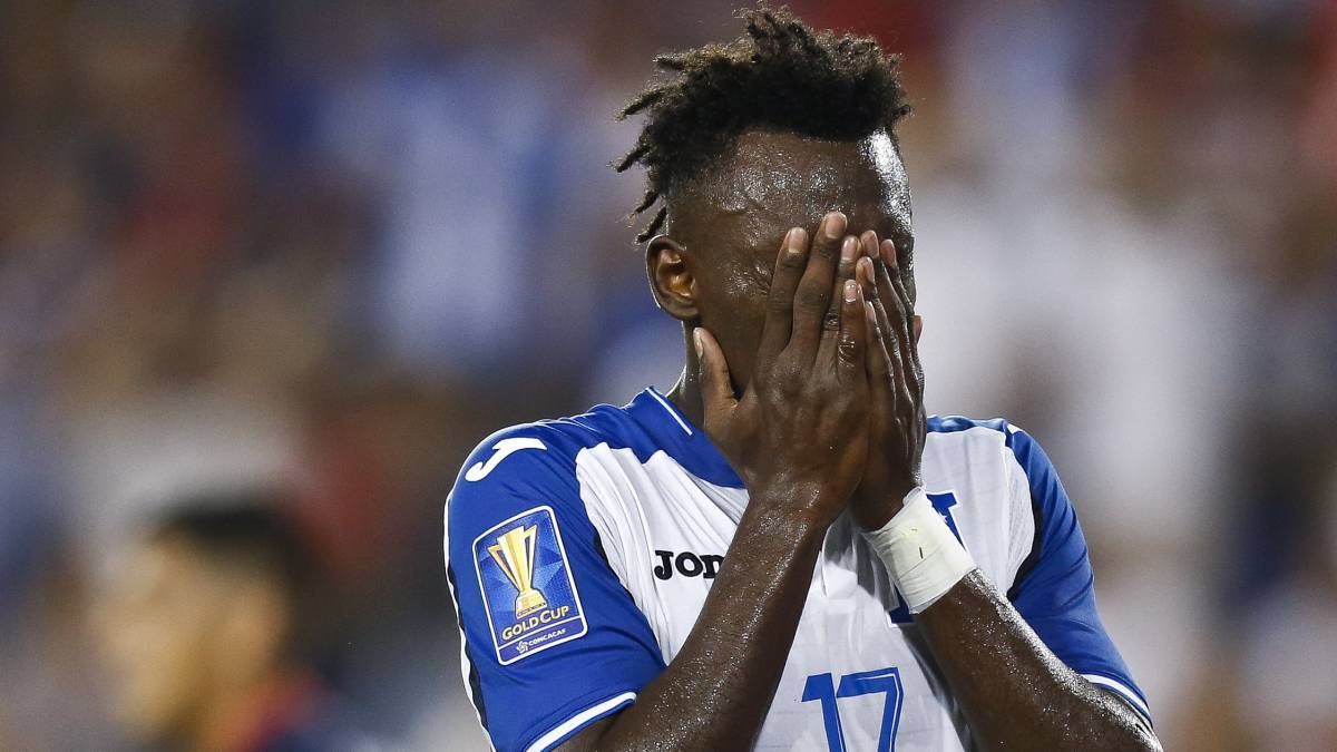 Houston Dynamo y Fenerbahçe no llegaron a un acuerdo para concretar la transferencia del delantero hondureño, por lo que Elis se quedara con los texanos.