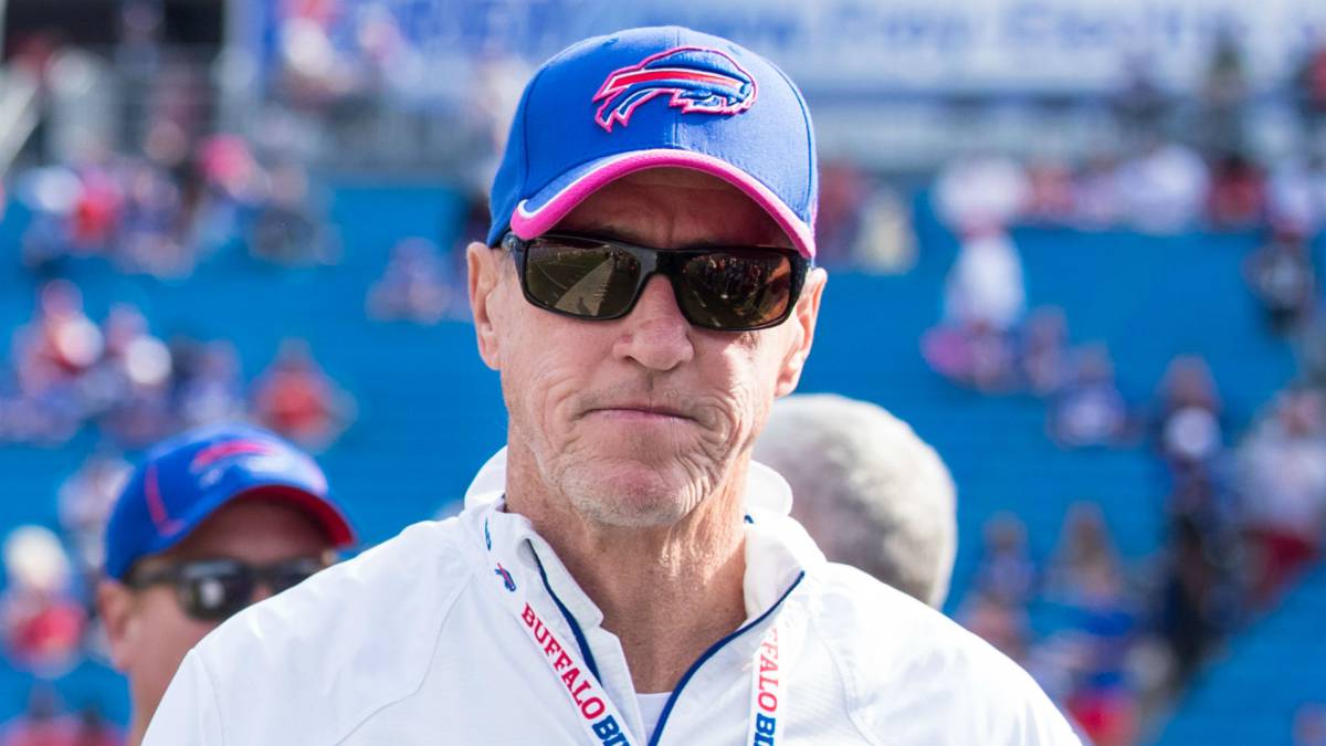 El ex quarterback Jim Kelly le gana la batalla al cáncer