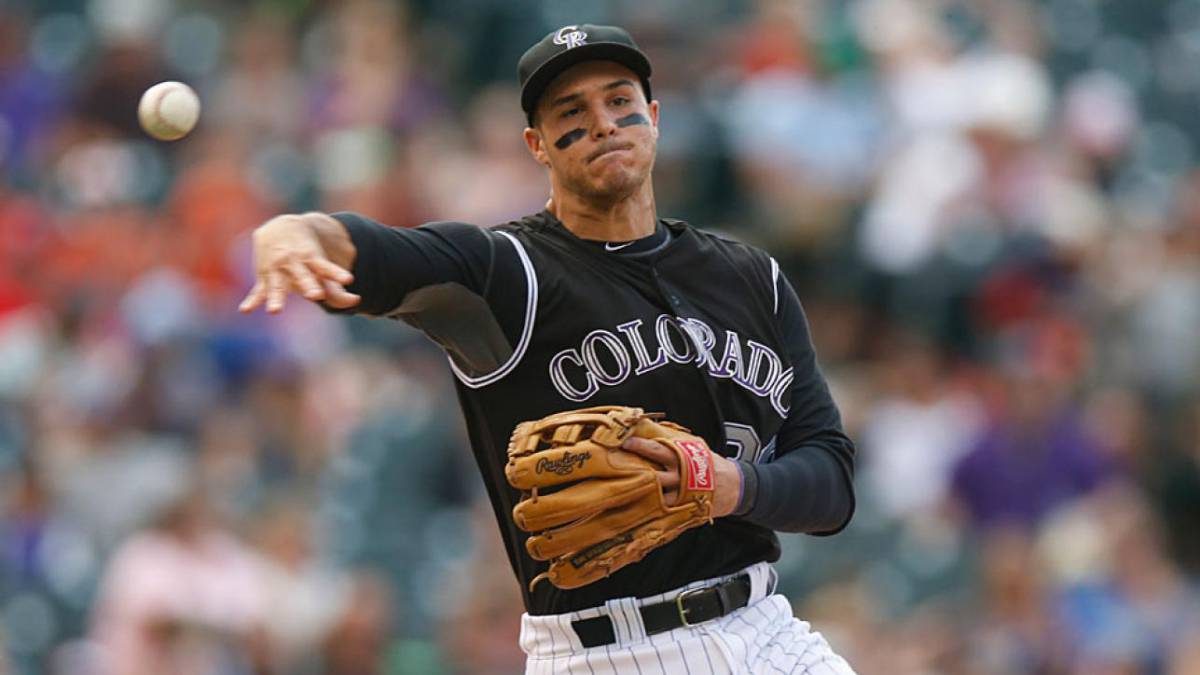 Nolan Arenado en partido de Rockies