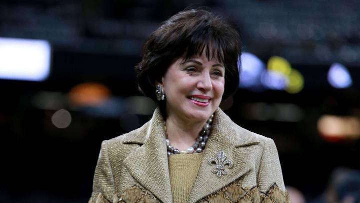 Gayle Benson en partido de Saints