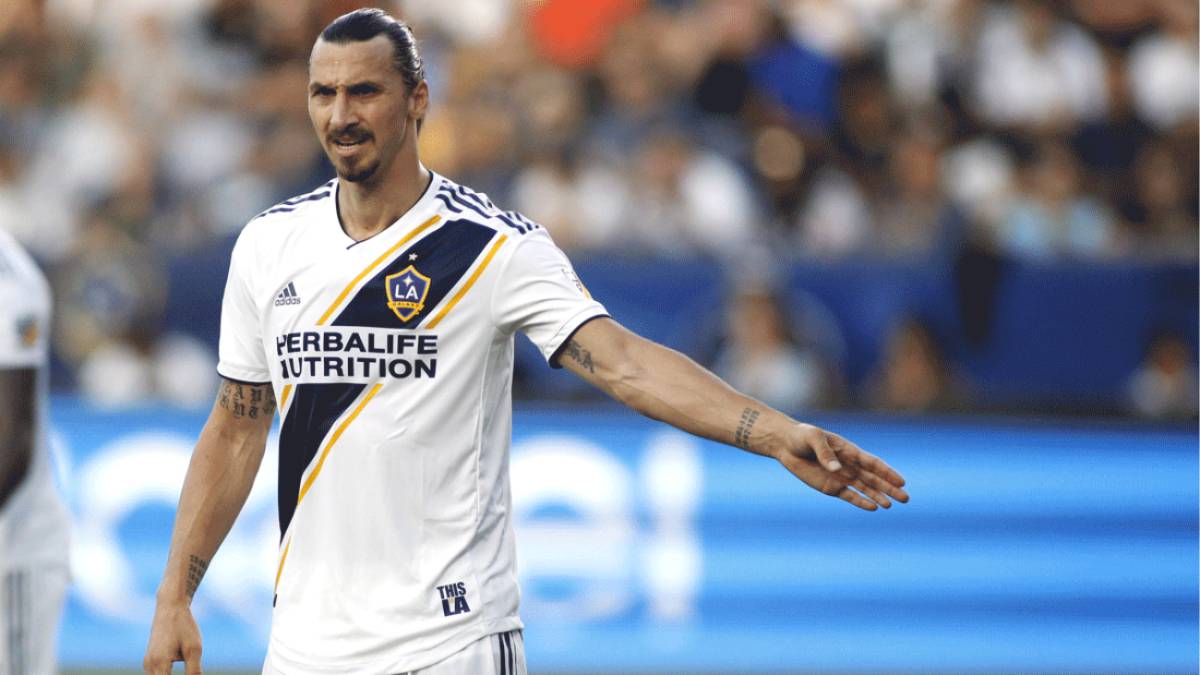 El delantero sueco habló sobre su primera charla con el entrenador de LA Galaxy donde le dio una lección al técnico argentino.