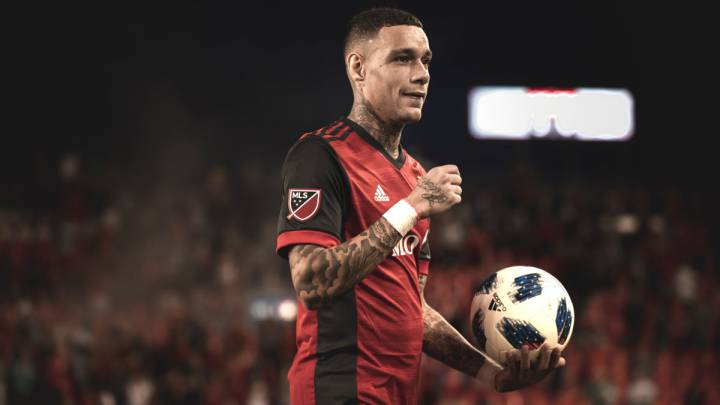 Problemas en Toronto, Gregory van der Wiel anuncia su salida