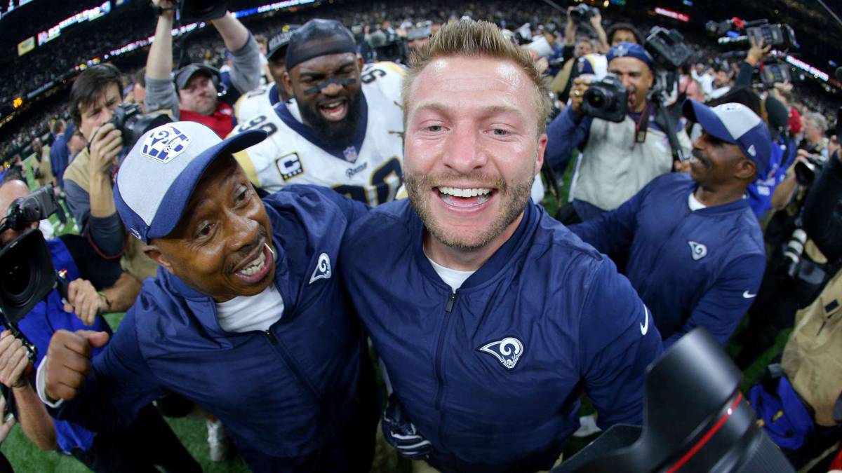 Sean McVay en partido de playoffs de los Rams