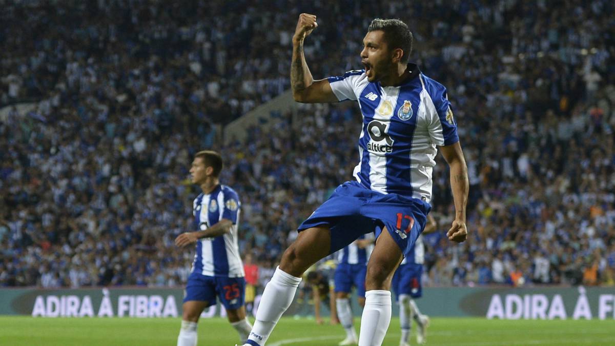 Jesús 'Tecatito' Corona celebrating after scoring with Porto.