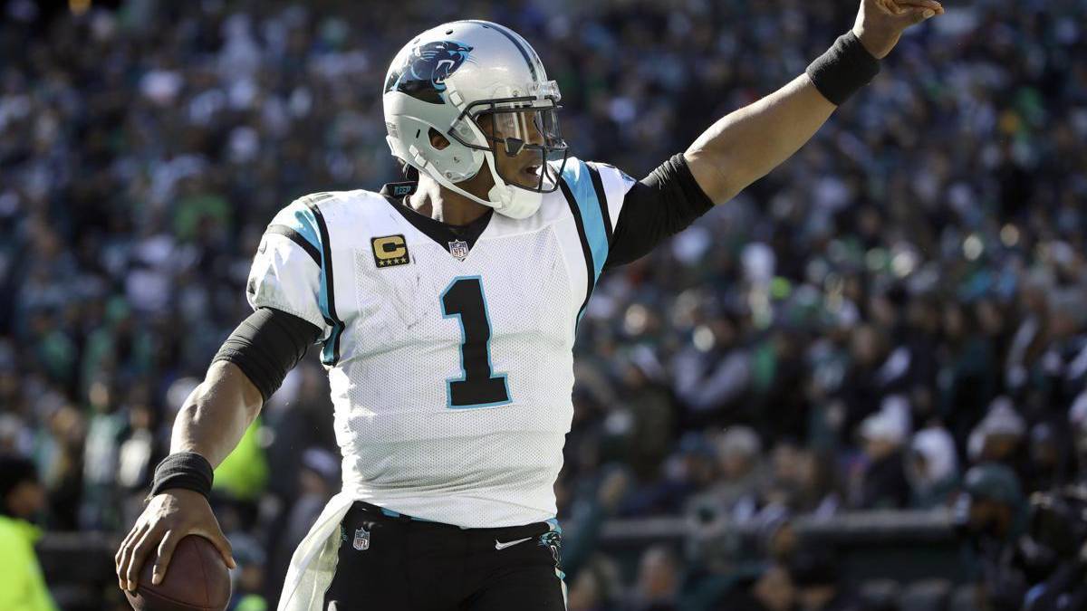 Cam Newton en partido de Panthers
