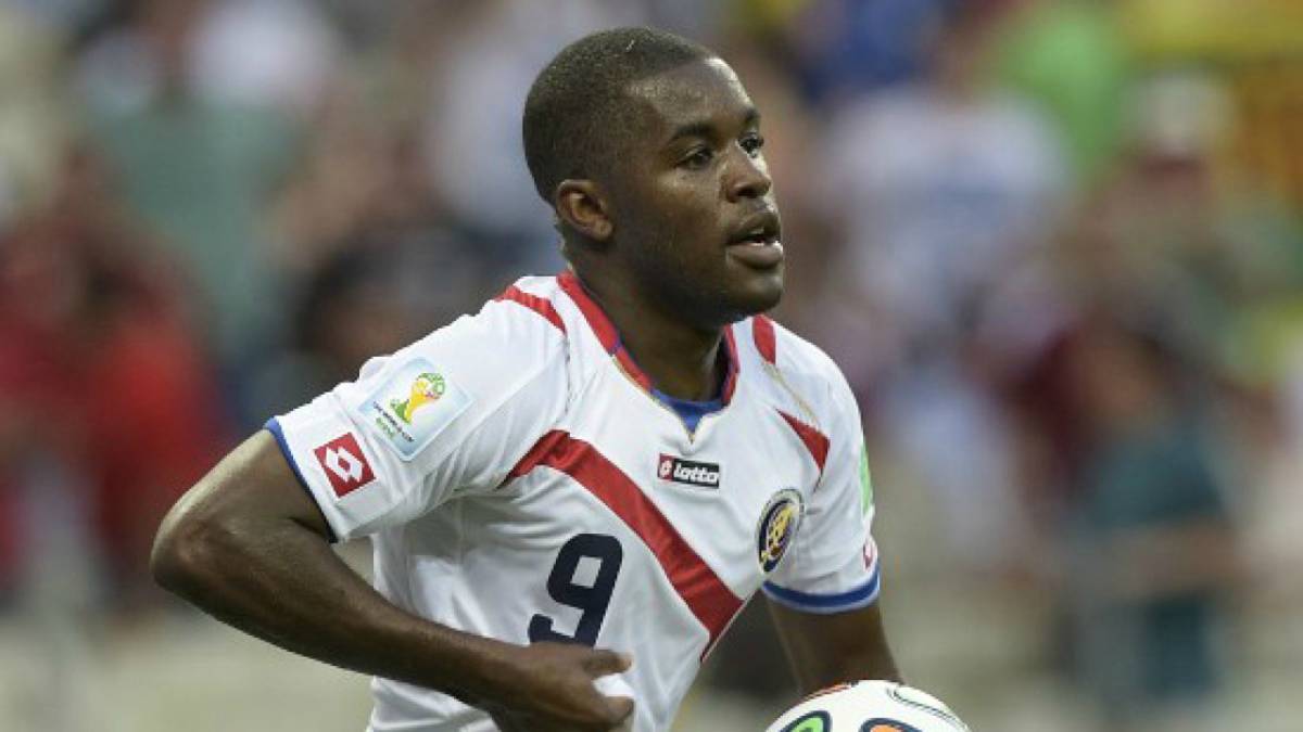 Campbell festejando un gol con costa Rica