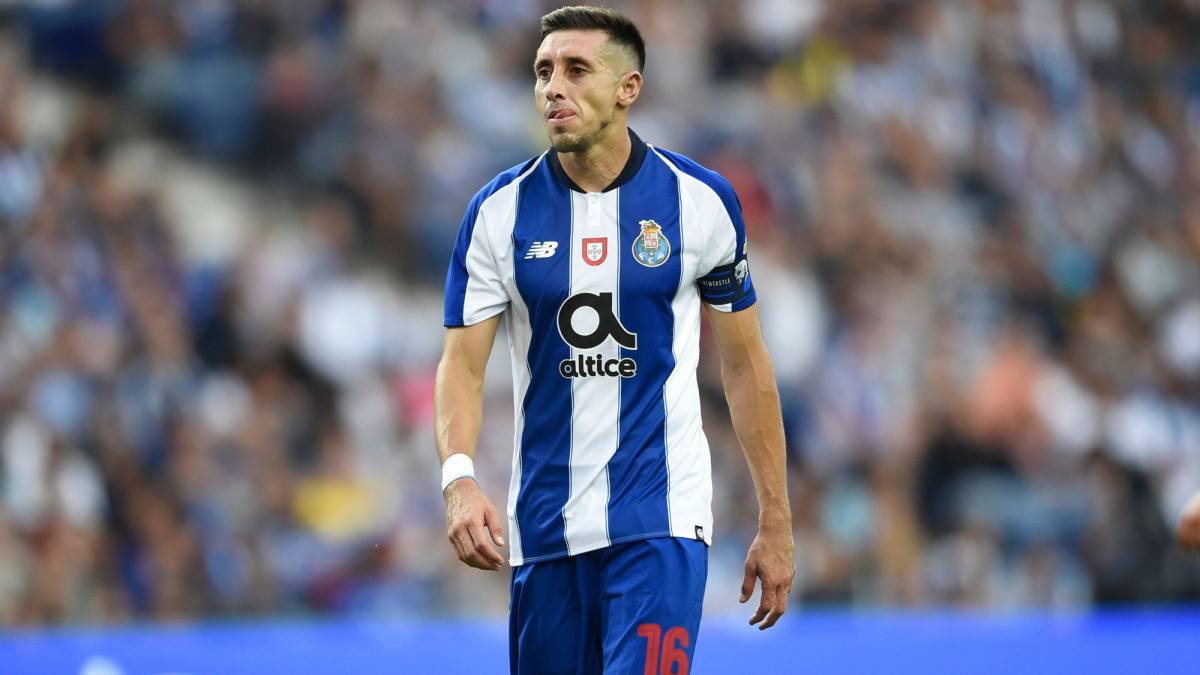 Porto's Mexican midfielder Hector Herrera reacts during a friendly football match between Porto and Newcastle United