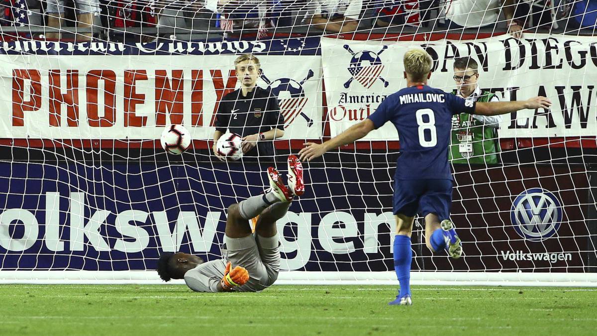 Djordje Mihailovic (8) scores a goal against Panama goalkeeper Eddie Roberts, left, during the first half of a men's international friendly soccer match