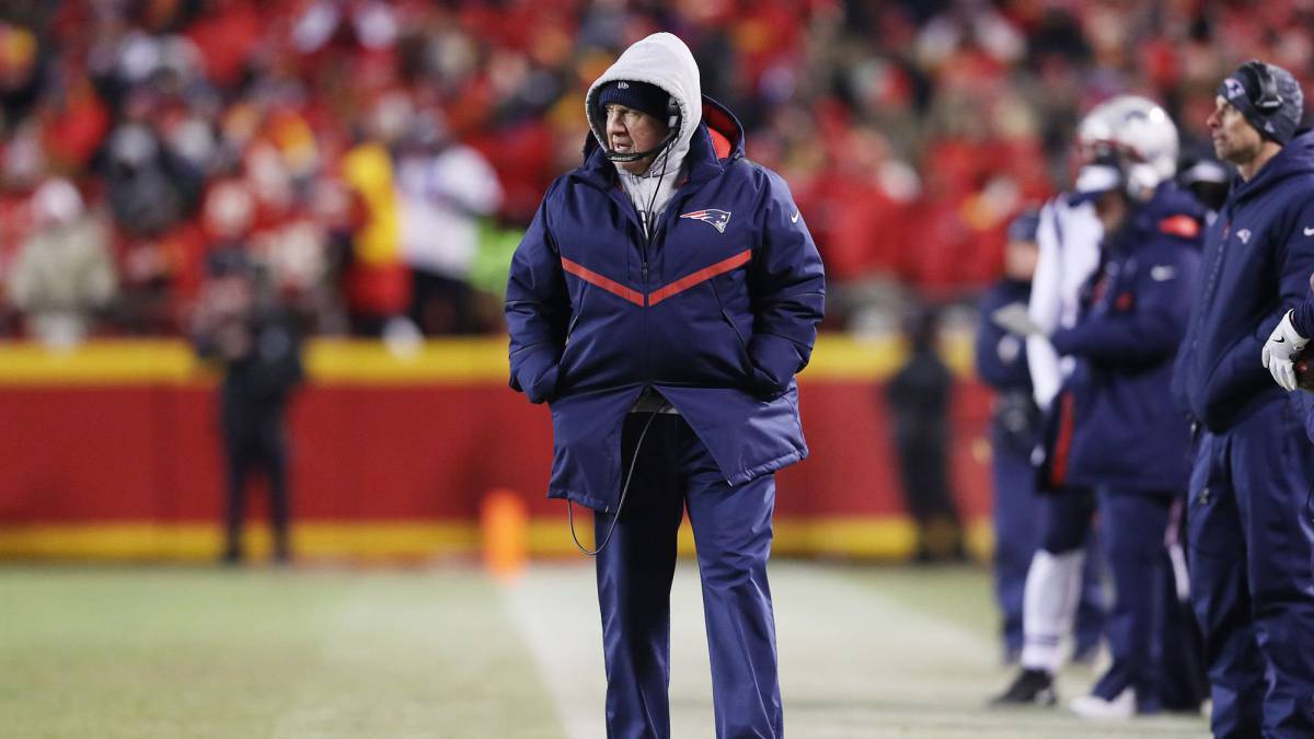 Bill Belichick en partido de playoffs de Patriots