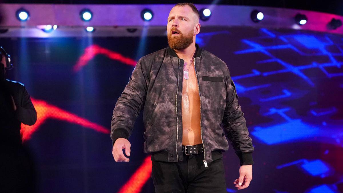 Ambrose haciendo su entrada en la WWE