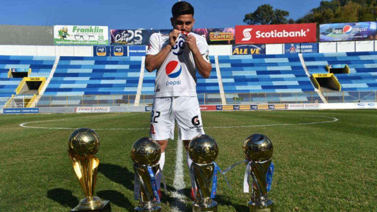 El delantero salvadoreño pone fin a su etapa como jugador del conjunto Albo, pues llegará a la MLS. Antes de partir, dedicó unas palabras a los aficionados