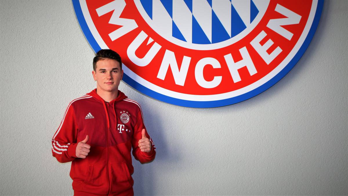 El talentoso mediocampista estadounidense de 17 años llegó con uno de los equipos más grandes de la Bundesliga. Booth firmó por tres temporadas con Bayern.