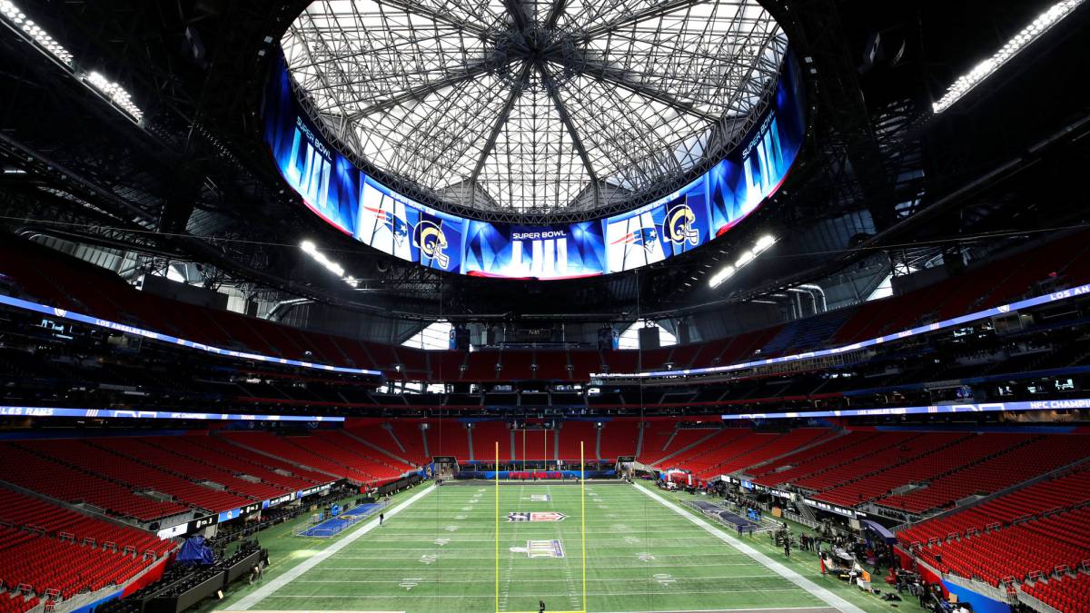 Interior del Mercedes-Benz Stadium previo al Super Bowl