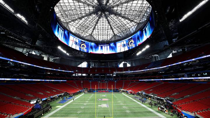 Interior del Mercedes-Benz Stadium previo al Super Bowl