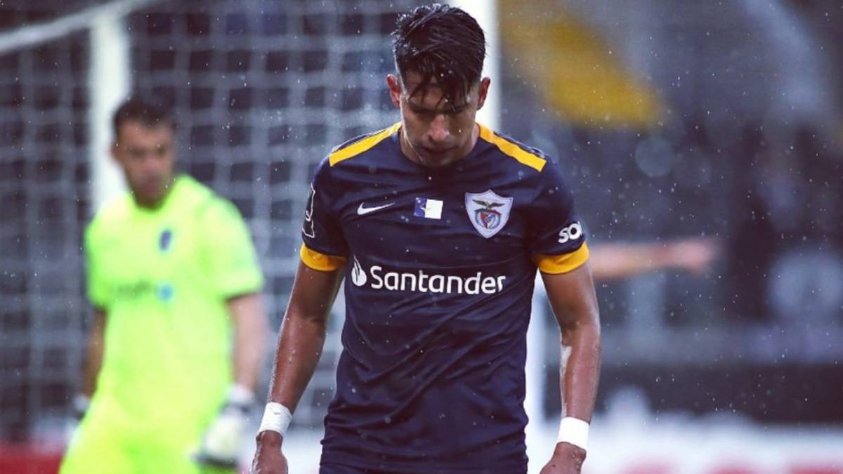 Denis Pineda en partido con Santa Clara