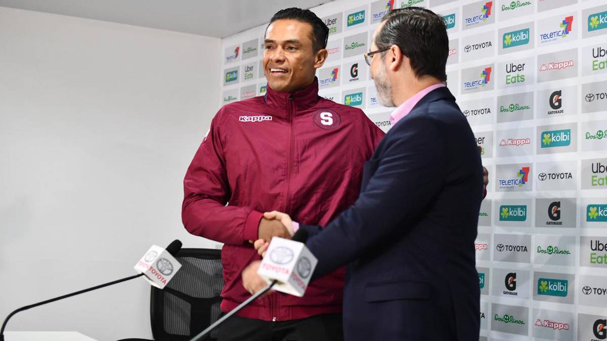 Walter Centeno presentado con Saprissa