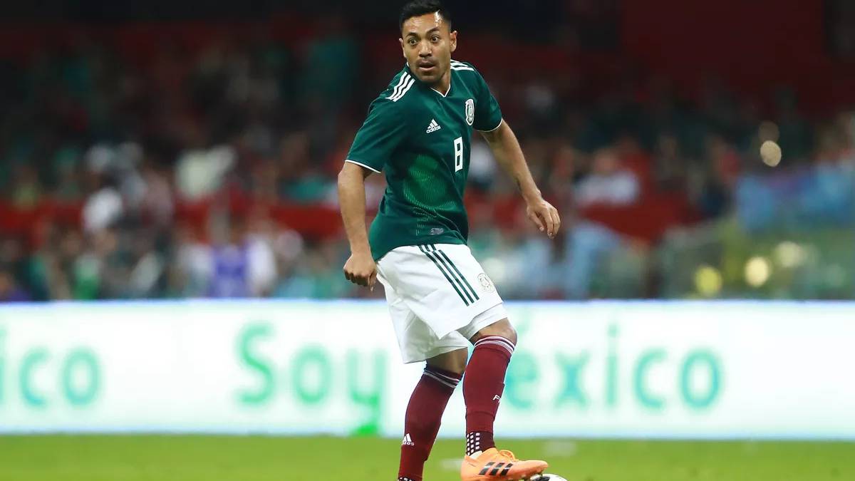 Marco Fabián en un partido con la selección mexicana