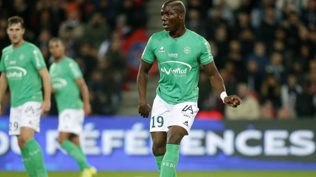 Florentin Pogba dando un pase